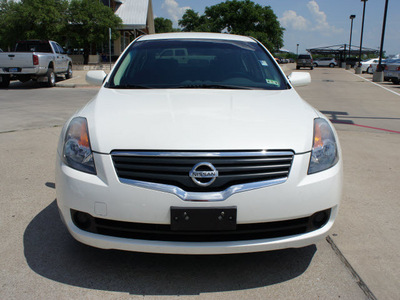 nissan altima 2008 white sedan 2 5 s gasoline 4 cylinders front wheel drive automatic 76087