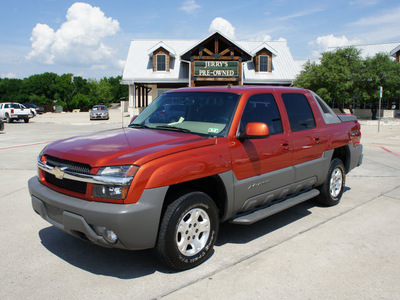 chevrolet avalanche 2002 orange suv z71 gasoline v8 4 wheel drive automatic 76087