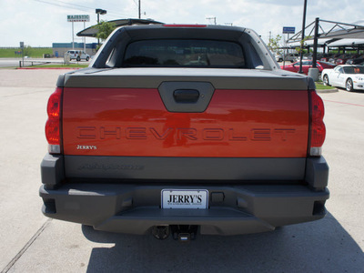 chevrolet avalanche 2002 orange suv z71 gasoline v8 4 wheel drive automatic 76087