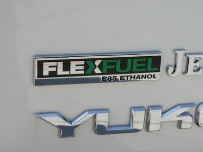 gmc yukon xl 2012 white suv slt flex fuel 8 cylinders 4 wheel drive automatic 76087