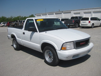 gmc sonoma 2001 white pickup truck sl flex fuel 4 cylinders rear wheel drive automatic 62863