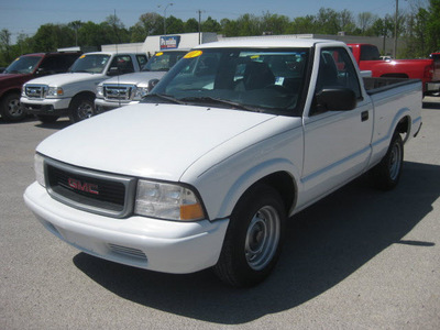gmc sonoma 2001 white pickup truck sl flex fuel 4 cylinders rear wheel drive automatic 62863