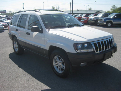 jeep grand cherokee 2003 white suv laredo gasoline 6 cylinders 4 wheel drive automatic with overdrive 62863