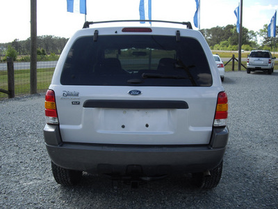 ford escape 2003 silver suv xlt popular gasoline 6 cylinders dohc front wheel drive automatic 27569