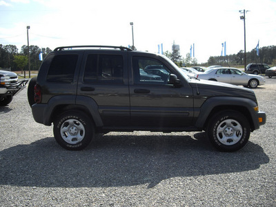 jeep liberty 2005 green suv sport gasoline 6 cylinders 4 wheel drive automatic 27569