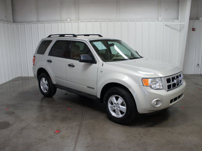 ford escape 2008 white suv xlt gasoline 6 cylinders front wheel drive automatic with overdrive 76108