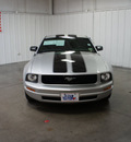 ford mustang 2009 silver coupe v6 deluxe gasoline 6 cylinders rear wheel drive automatic with overdrive 76108