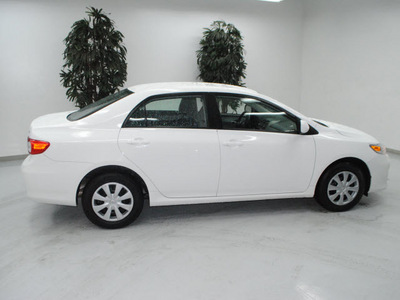 toyota corolla 2011 white sedan le gasoline 4 cylinders front wheel drive automatic 91731