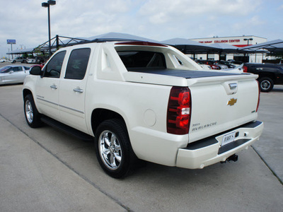 chevrolet avalanche 2012 white suv ltz flex fuel 8 cylinders 2 wheel drive automatic 76087