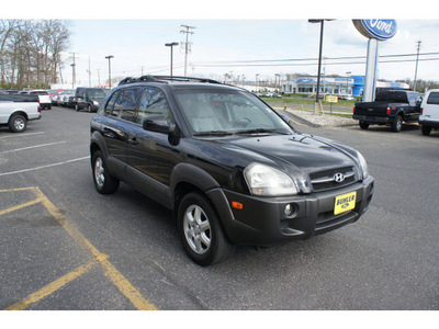 hyundai tucson 2005 black suv gls gasoline 6 cylinders 4 wheel drive automatic 07724