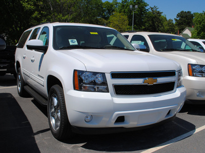 chevrolet suburban 2012 white suv lt 1500 flex fuel 8 cylinders 2 wheel drive automatic 27591