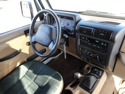 jeep wrangler 2001 white suv sahara gasoline 6 cylinders 4 wheel drive 5 speed manual 60915