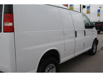 chevrolet express cargo 2009 white van 2500 gasoline 8 cylinders rear wheel drive automatic 77388