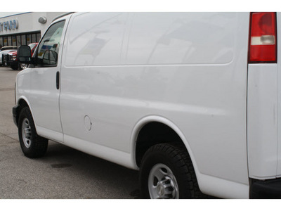 chevrolet express cargo 2009 white van 2500 gasoline 8 cylinders rear wheel drive automatic 77388