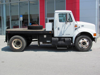 international 4700 2001 white dt 466 e diesel 6 speed manual 33884