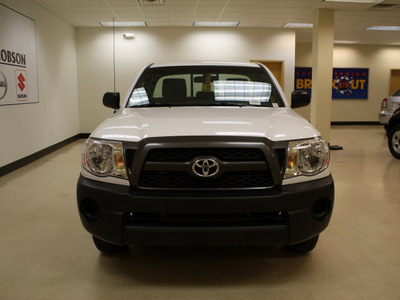 toyota tacoma 2011 white tacoma 4x2 gasoline 4 cylinders 2 wheel drive 5 speed manual 27707