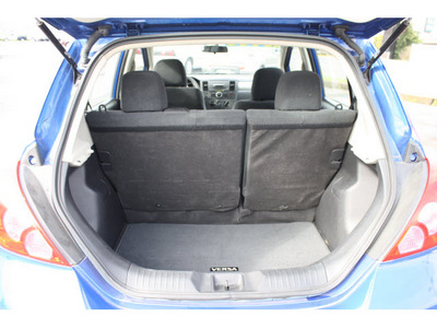 nissan versa 2011 blue hatchback 1 8 s gasoline 4 cylinders front wheel drive automatic 98632