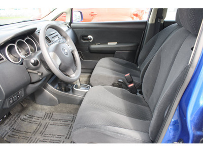 nissan versa 2011 blue hatchback 1 8 s gasoline 4 cylinders front wheel drive automatic 98632