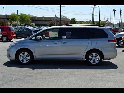 toyota sienna 2012 van 2012 toyota sienna le v6 8 passenge gasoline 6 cylinders front wheel drive 6 speed automatic 46219