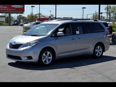 toyota sienna 2012 van 2012 toyota sienna le v6 8 passenge gasoline 6 cylinders front wheel drive 6 speed automatic 46219