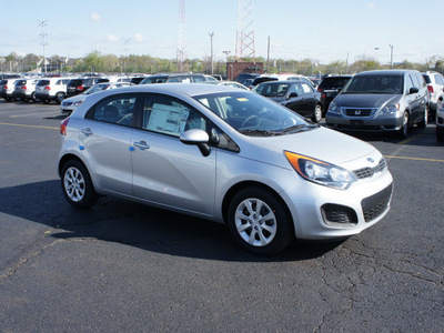 kia rio5 2012 bright silver hatchback ex gasoline 4 cylinders front wheel drive automatic 19153