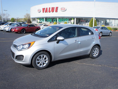 kia rio5 2012 bright silver hatchback ex gasoline 4 cylinders front wheel drive automatic 19153