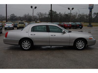 lincoln town car 2010 silver sedan signature limited flex fuel 8 cylinders rear wheel drive automatic with overdrive 77037