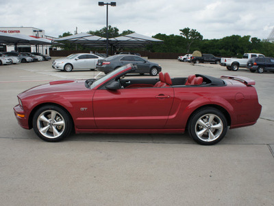 ford mustang 2007 red gt gasoline 8 cylinders rear wheel drive automatic with overdrive 76087