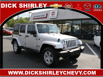 jeep wrangler unlimited 2007 silver suv sahara gasoline 6 cylinders 4 wheel drive automatic 27215