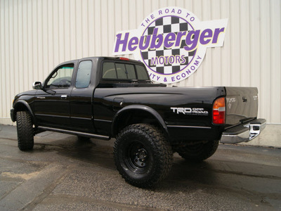 toyota tacoma 1998 black pickup truck limited gasoline 6 cylinders 4 wheel drive 5 speed manual 80905