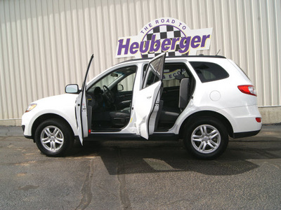 hyundai santa fe 2011 white gls gasoline 4 cylinders all whee drive automatic 80905