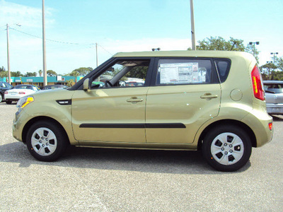 kia soul 2012 green hatchback gasoline 4 cylinders front wheel drive 6 speed manual 32901