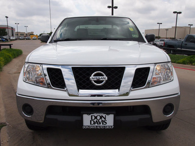 nissan frontier 2011 white gasoline 6 cylinders 2 wheel drive automatic with overdrive 76018