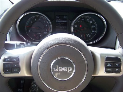 jeep grand cherokee 2012 gray suv laredo gasoline 6 cylinders 4 wheel drive automatic 44024
