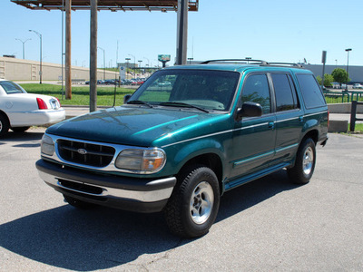 ford explorer 1998 green suv xlt gasoline v6 4 wheel drive automatic with overdrive 67210