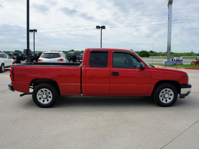 chevrolet silverado 1500 2005 red pickup truck gasoline 6 cylinders rear wheel drive automatic 76087