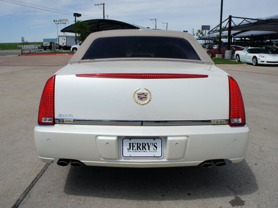 cadillac dts 2009 white sedan gasoline 8 cylinders front wheel drive automatic 76087