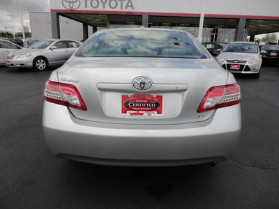 toyota camry 2010 silver sedan le gasoline 4 cylinders front wheel drive automatic 45342