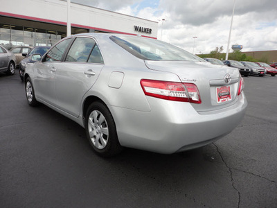 toyota camry 2010 silver sedan le gasoline 4 cylinders front wheel drive automatic 45342