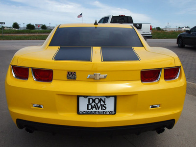 chevrolet camaro 2010 yellow coupe lt gasoline 6 cylinders rear wheel drive automatic 76018