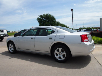 dodge charger 2009 silver sedan sxt gasoline 6 cylinders rear wheel drive automatic 76018