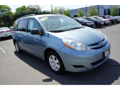 toyota sienna 2007 lt  blue van le 7 passenger gasoline 6 cylinders front wheel drive automatic with overdrive 08902