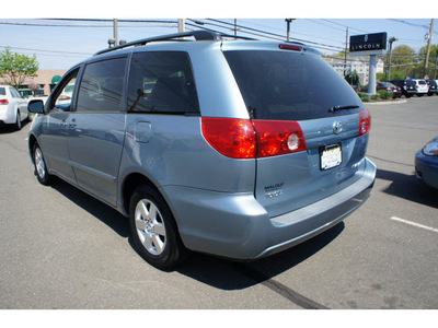 toyota sienna 2007 lt  blue van le 7 passenger gasoline 6 cylinders front wheel drive automatic with overdrive 08902
