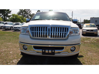 lincoln mark lt 2008 off white base gasoline 8 cylinders 4 wheel drive automatic 32086