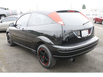 ford focus 2005 black hatchback zx3 gasoline 4 cylinders front wheel drive 5 speed manual 98632