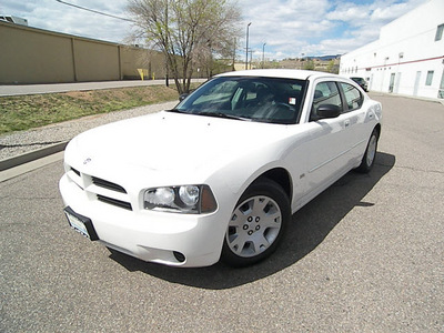 dodge charger 2006 white sedan gasoline 6 cylinders rear wheel drive automatic 81212