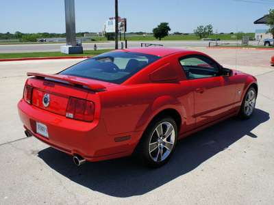 ford mustang 2009 red coupe gt gasoline 8 cylinders rear wheel drive 6 speed manual 76087