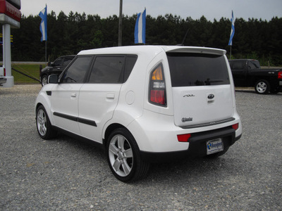 kia soul 2010 white hatchback sport gasoline 4 cylinders front wheel drive automatic 27569