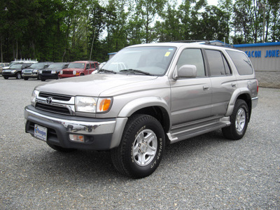 toyota 4runner 2002 gold suv sr5 gasoline 6 cylinders 4 wheel drive automatic 27569