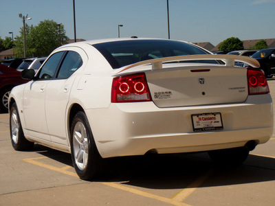 dodge charger 2009 white sedan sxt gasoline 6 cylinders rear wheel drive automatic 62034